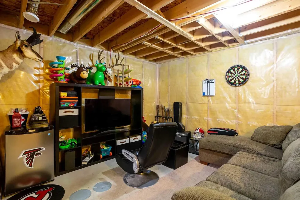 283 Evansdale Way NW Calgary AB T3P0C2