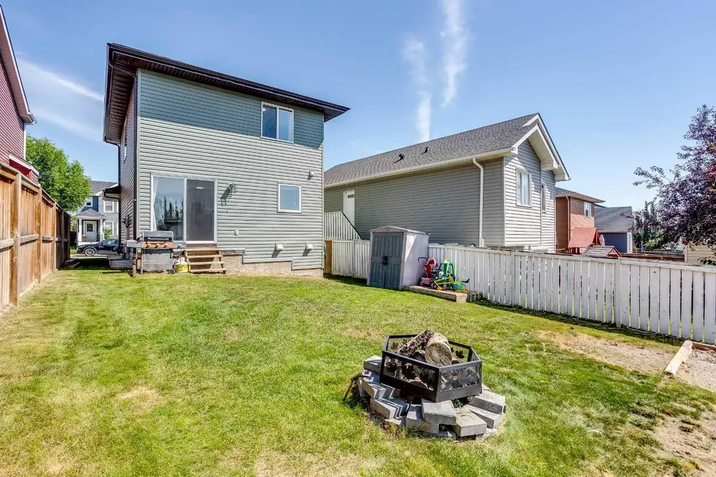283 Evansdale Way NW Calgary AB T3P0C2