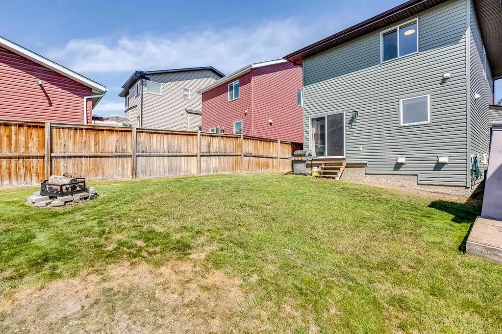 283 Evansdale Way NW Calgary AB T3P0C2