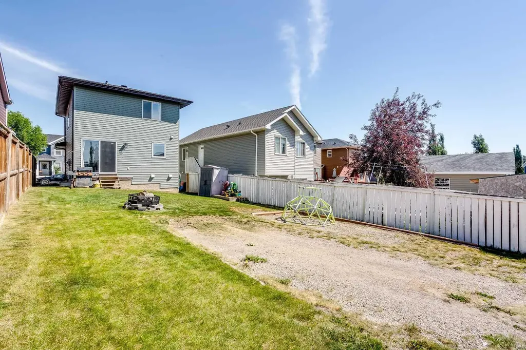 283 Evansdale Way NW Calgary AB T3P0C2