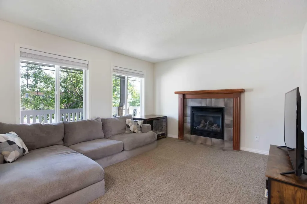 283 Evansdale Way NW Calgary AB T3P0C2