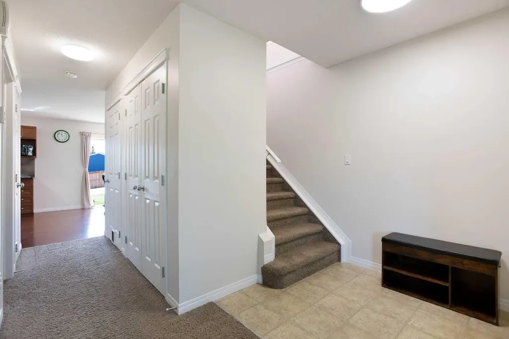 283 Evansdale Way NW Calgary AB T3P0C2