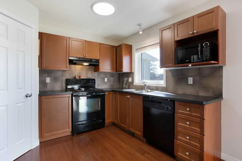 283 Evansdale Way NW Calgary AB T3P0C2