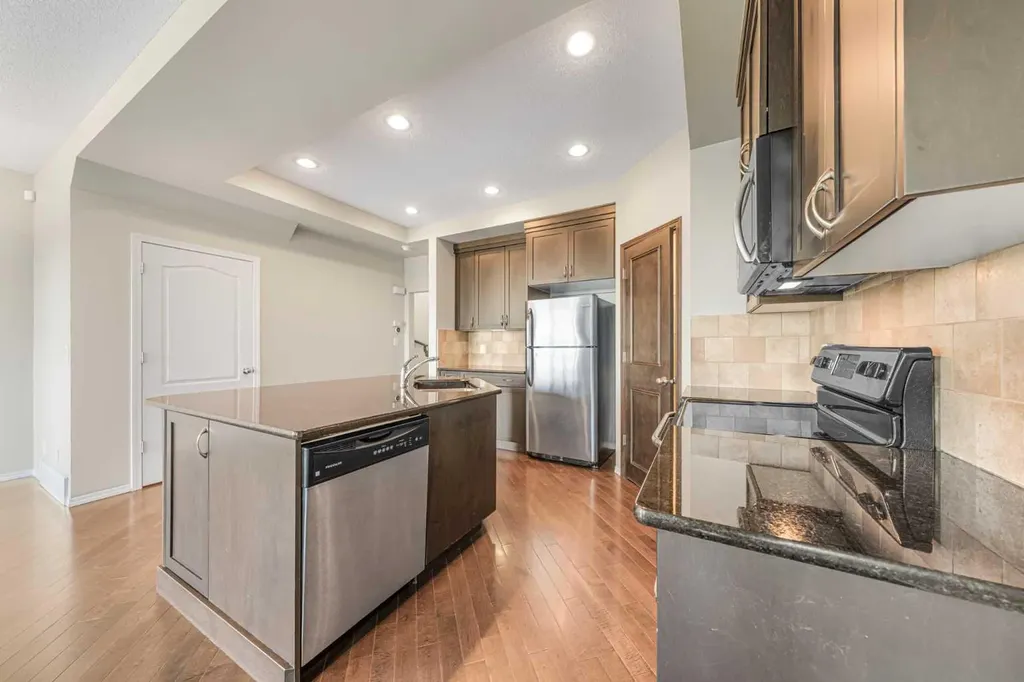 48 Panatella Common NW Calgary AB T3K 0T5
