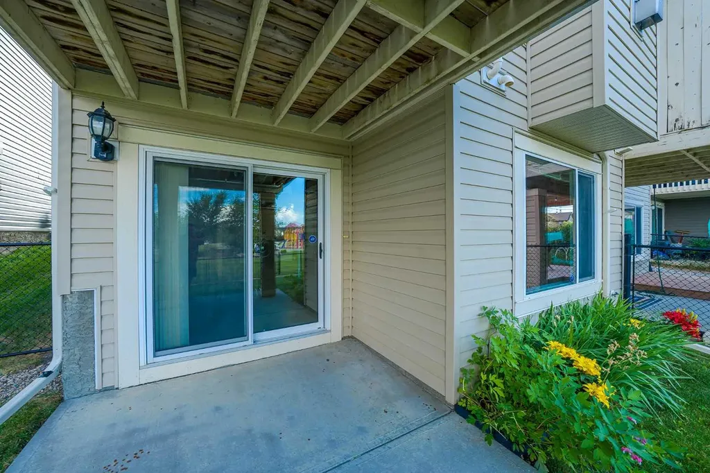 48 Panatella Common NW Calgary AB T3K 0T5