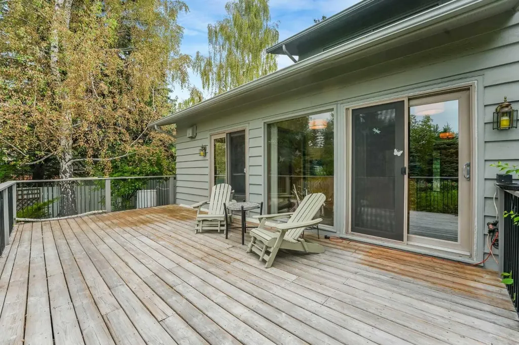 9144 Oakmount Drive SW Calgary AB T2V 4X7