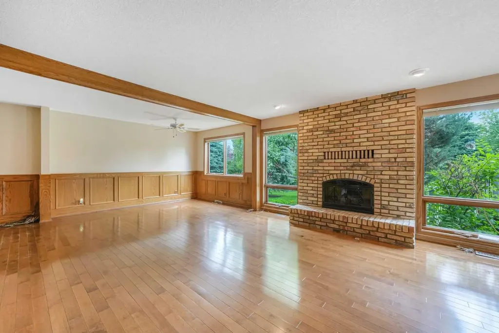 9144 Oakmount Drive SW Calgary AB T2V 4X7