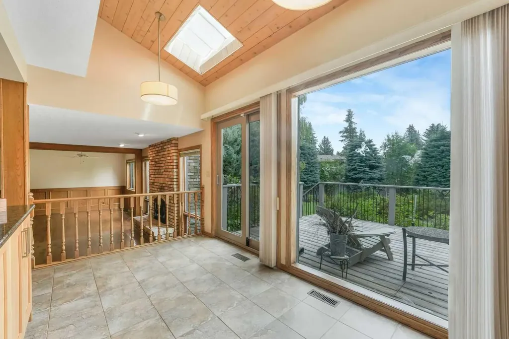 9144 Oakmount Drive SW Calgary AB T2V 4X7
