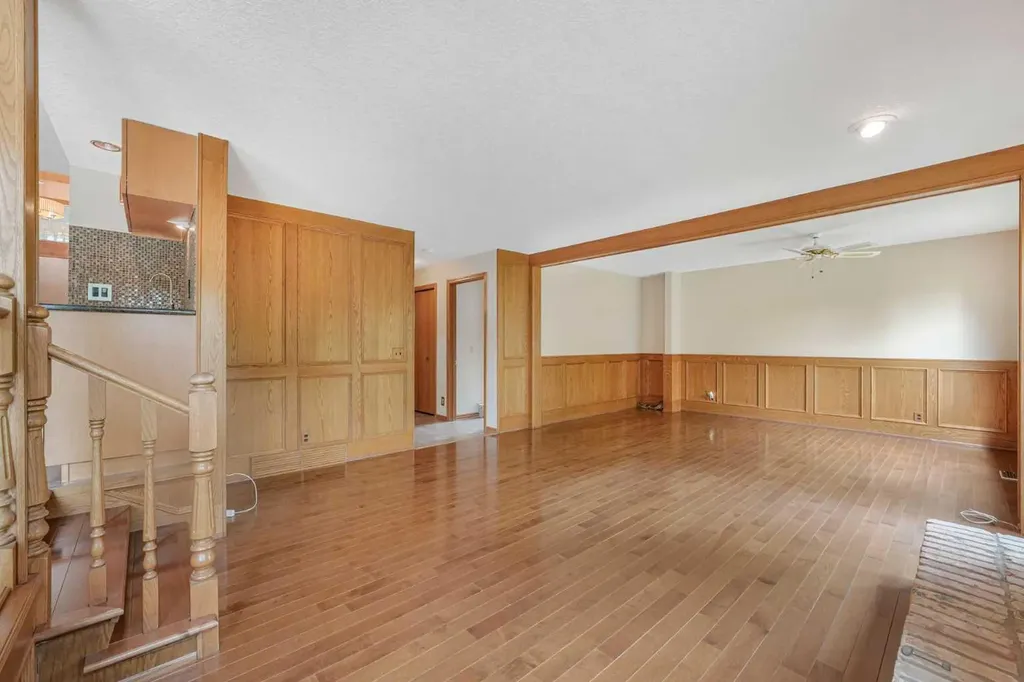 9144 Oakmount Drive SW Calgary AB T2V 4X7