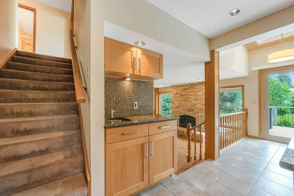 9144 Oakmount Drive SW Calgary AB T2V 4X7