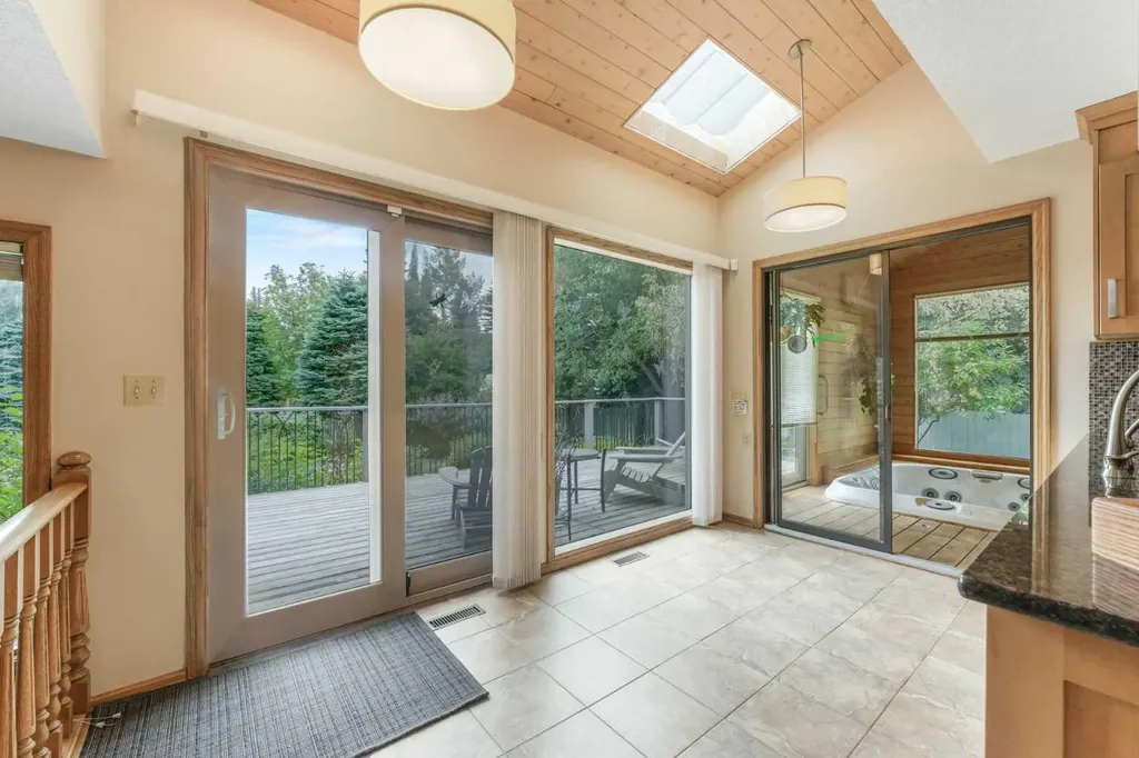 9144 Oakmount Drive SW Calgary AB T2V 4X7