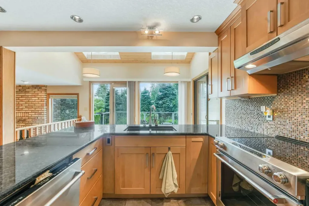 9144 Oakmount Drive SW Calgary AB T2V 4X7