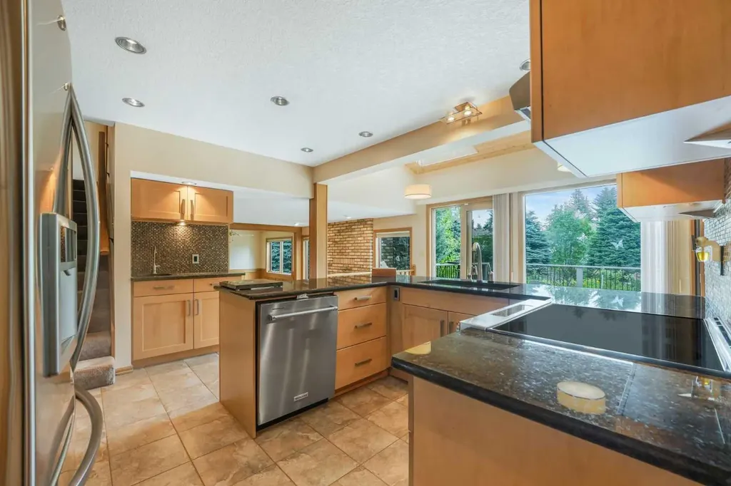 9144 Oakmount Drive SW Calgary AB T2V 4X7