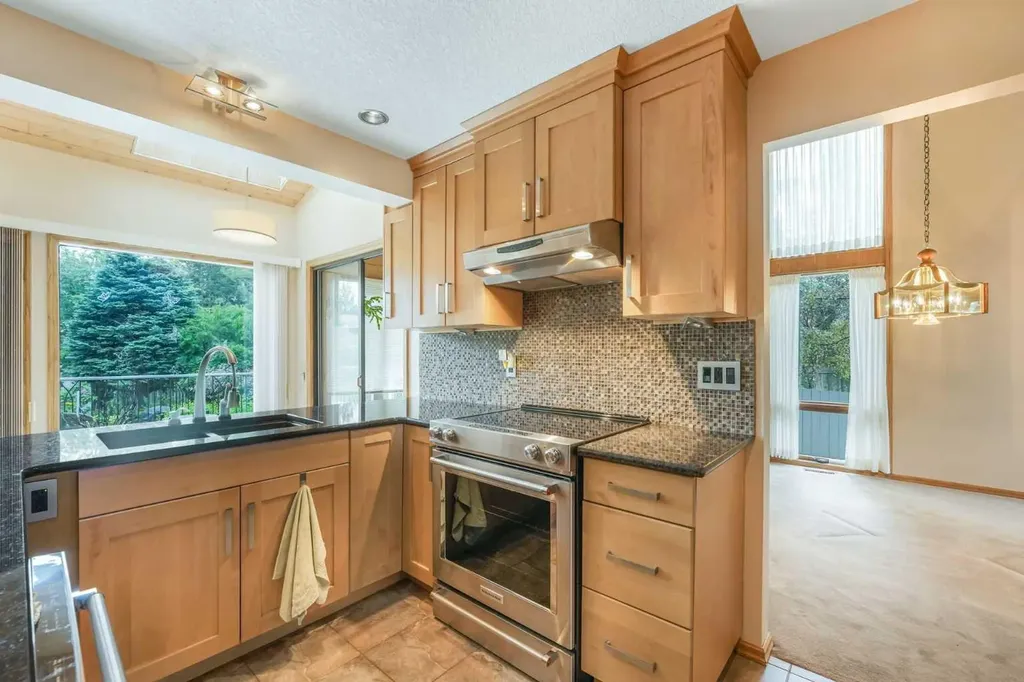 9144 Oakmount Drive SW Calgary AB T2V 4X7