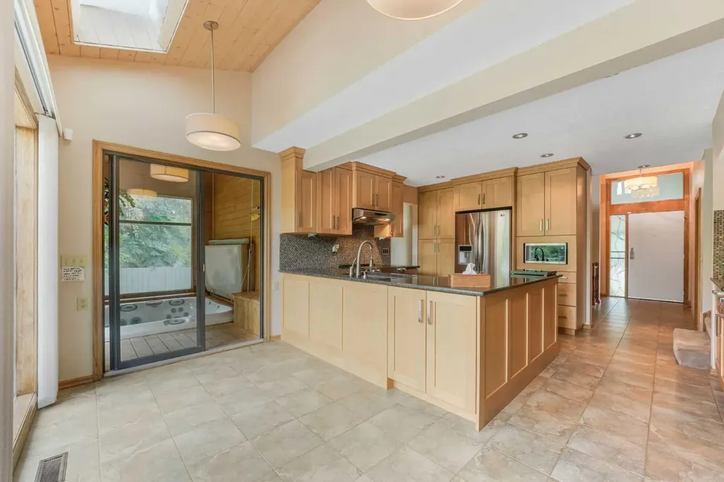 9144 Oakmount Drive SW Calgary AB T2V 4X7