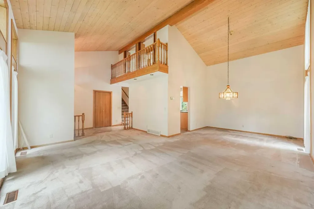 9144 Oakmount Drive SW Calgary AB T2V 4X7