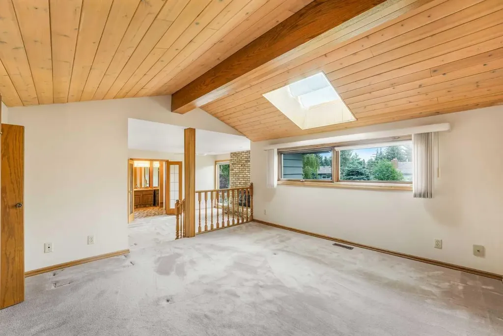 9144 Oakmount Drive SW Calgary AB T2V 4X7