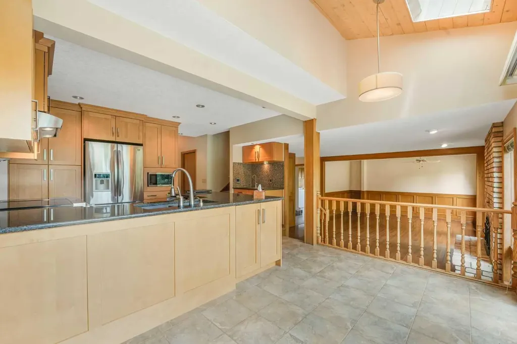 9144 Oakmount Drive SW Calgary AB T2V 4X7