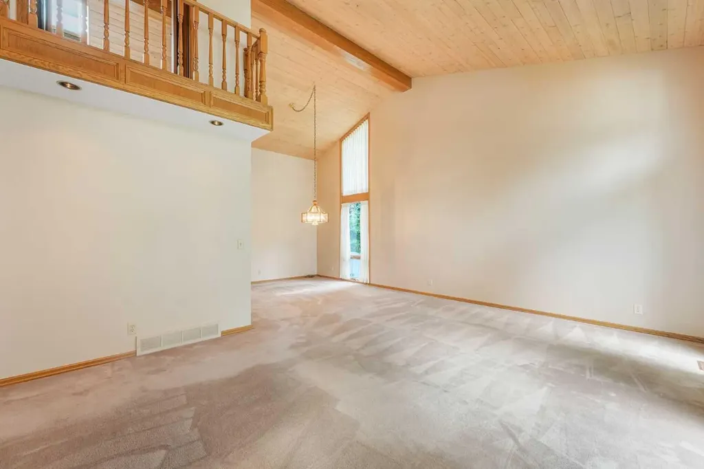 9144 Oakmount Drive SW Calgary AB T2V 4X7