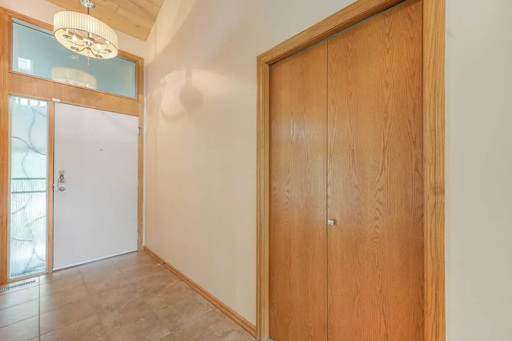 9144 Oakmount Drive SW Calgary AB T2V 4X7