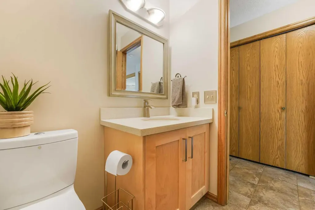 9144 Oakmount Drive SW Calgary AB T2V 4X7