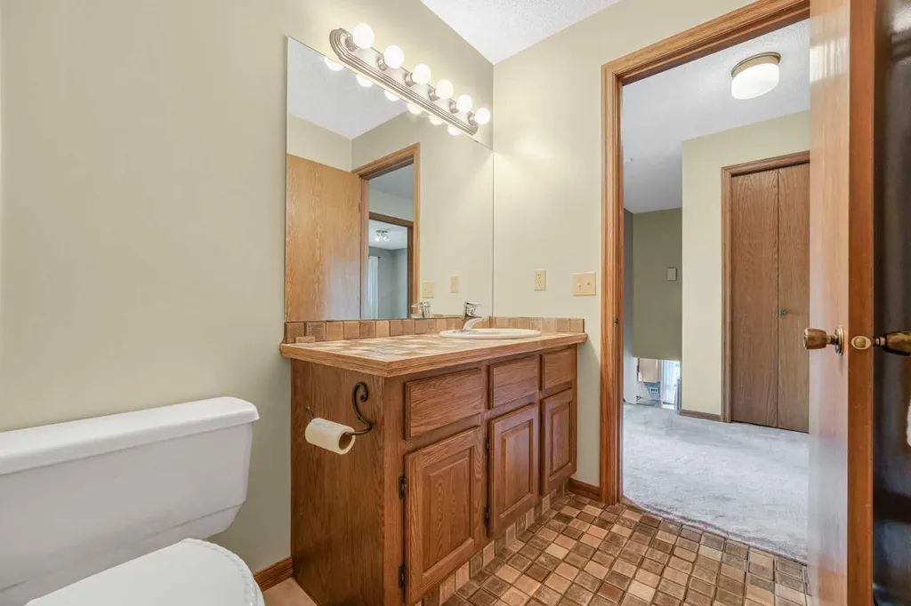 9144 Oakmount Drive SW Calgary AB T2V 4X7