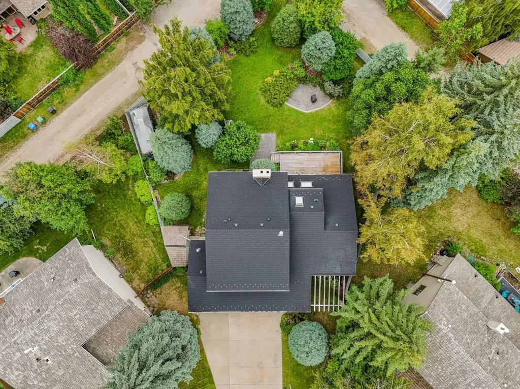 9144 Oakmount Drive SW Calgary AB T2V 4X7
