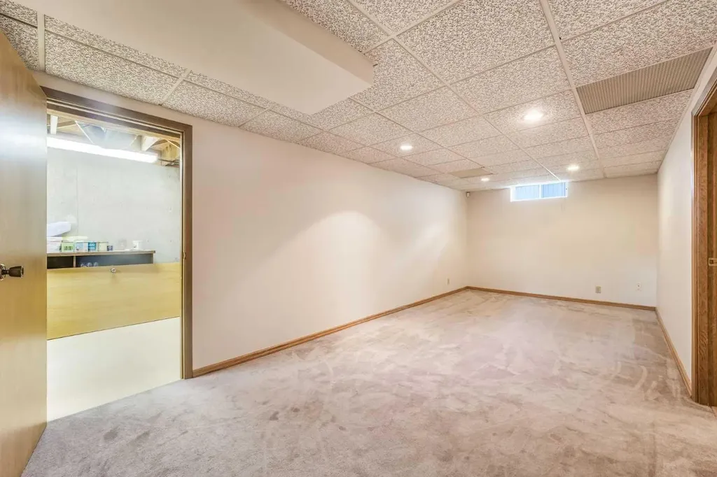 9144 Oakmount Drive SW Calgary AB T2V 4X7