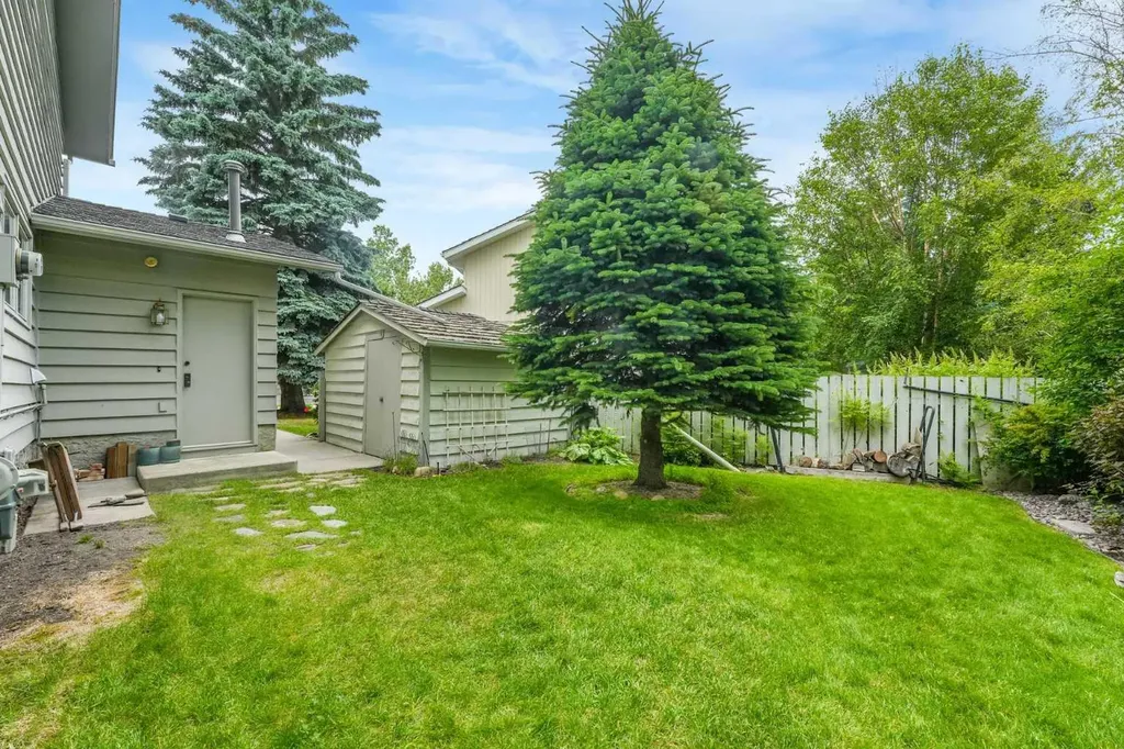 9144 Oakmount Drive SW Calgary AB T2V 4X7