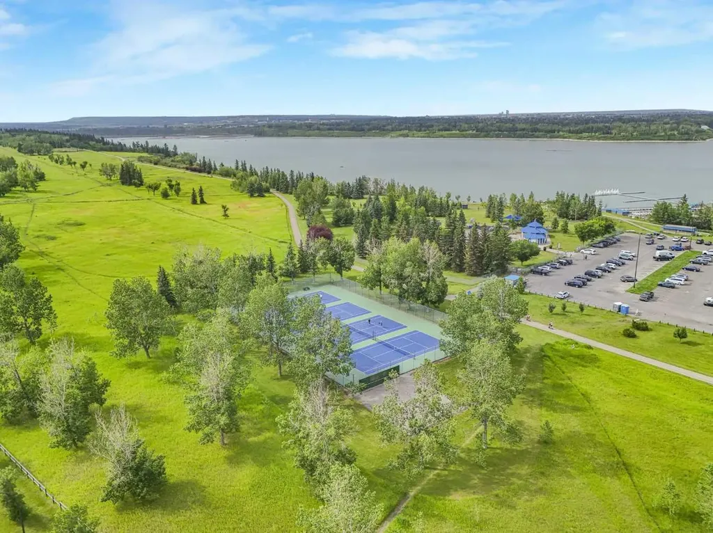 9144 Oakmount Drive SW Calgary AB T2V 4X7