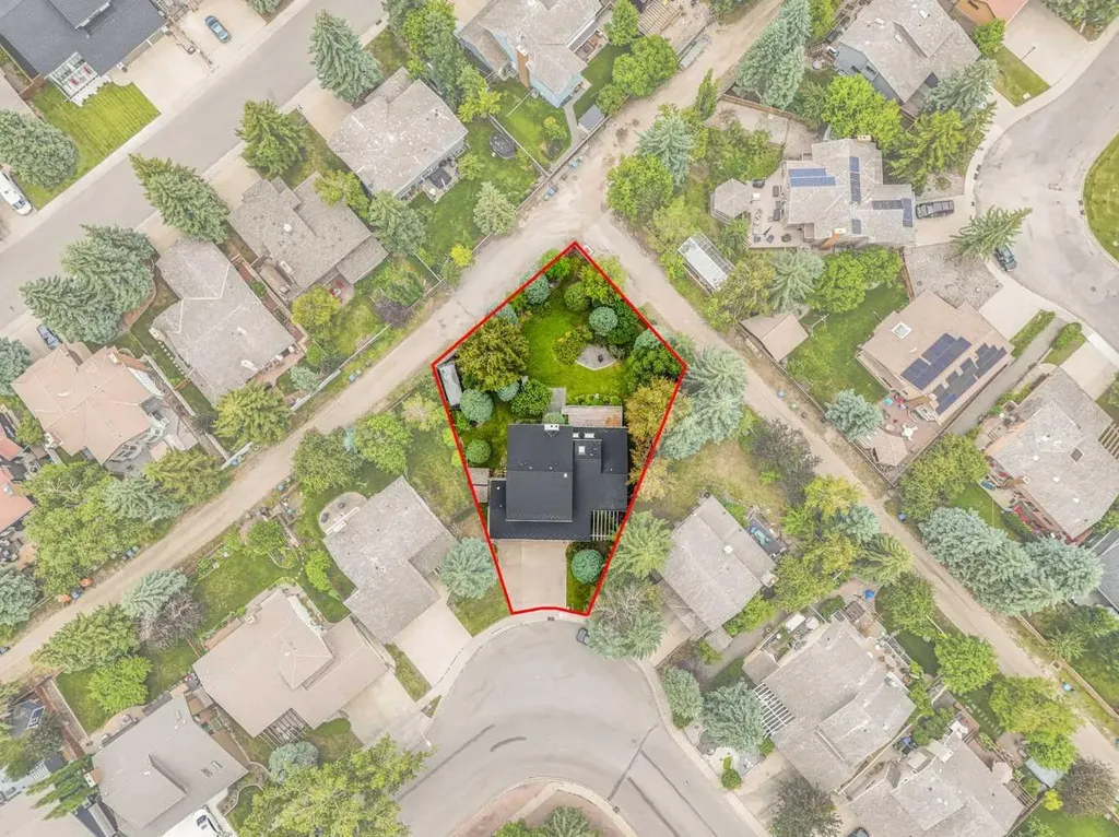 9144 Oakmount Drive SW Calgary AB T2V 4X7