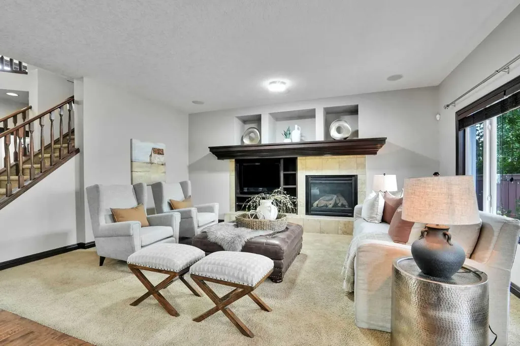 212 Everbrook Way SW Calgary AB T2Y 0E8