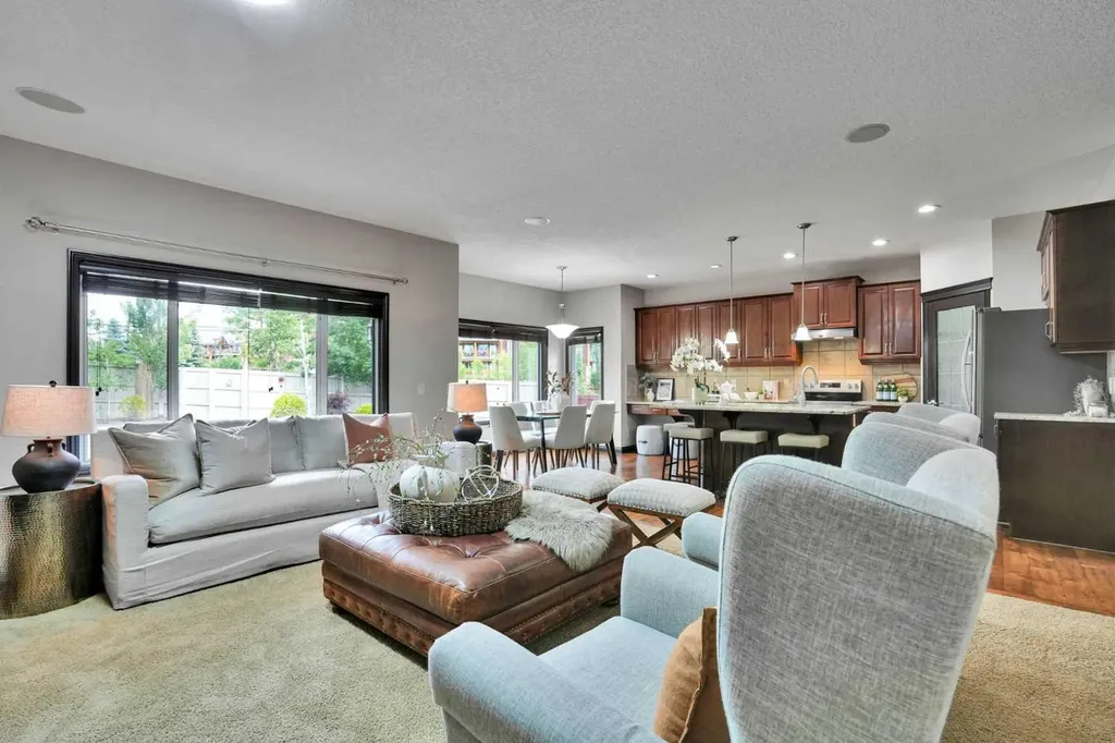 212 Everbrook Way SW Calgary AB T2Y 0E8