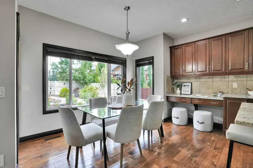 212 Everbrook Way SW Calgary AB T2Y 0E8