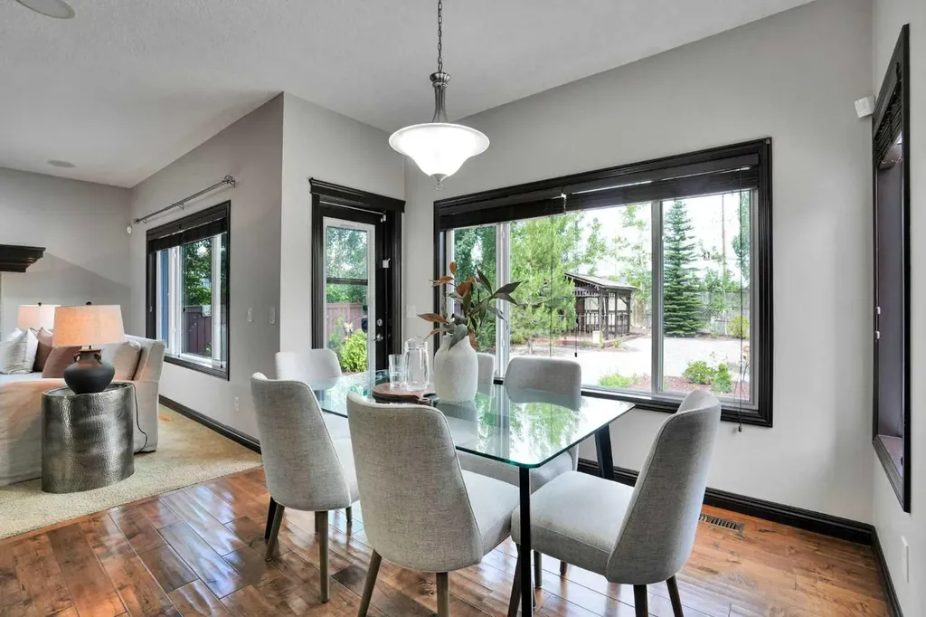 212 Everbrook Way SW Calgary AB T2Y 0E8