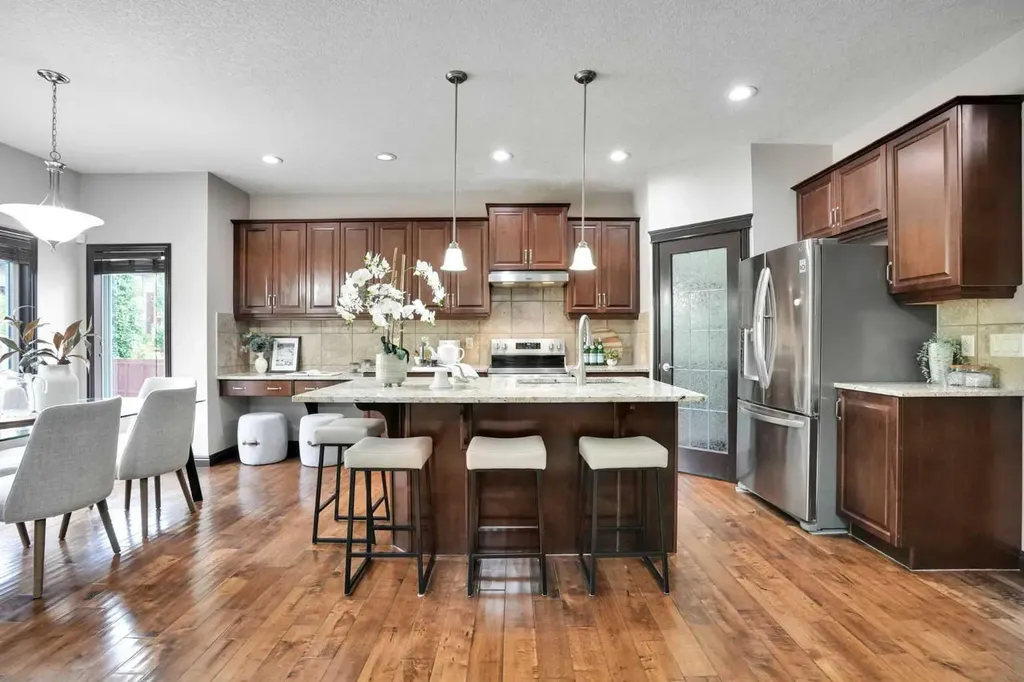 212 Everbrook Way SW Calgary AB T2Y 0E8