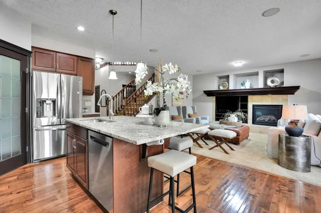 212 Everbrook Way SW Calgary AB T2Y 0E8