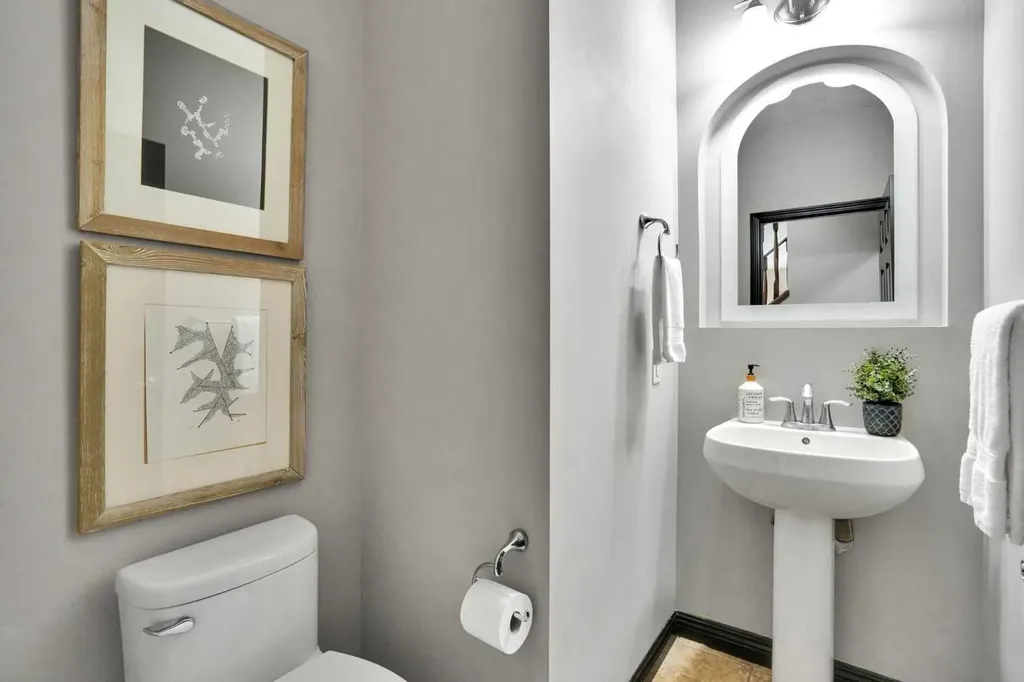 212 Everbrook Way SW Calgary AB T2Y 0E8