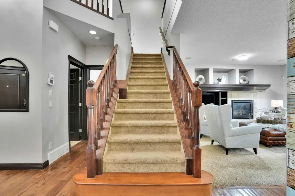 212 Everbrook Way SW Calgary AB T2Y 0E8