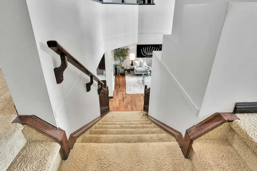 212 Everbrook Way SW Calgary AB T2Y 0E8