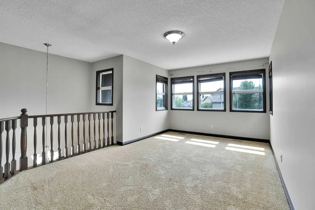 212 Everbrook Way SW Calgary AB T2Y 0E8