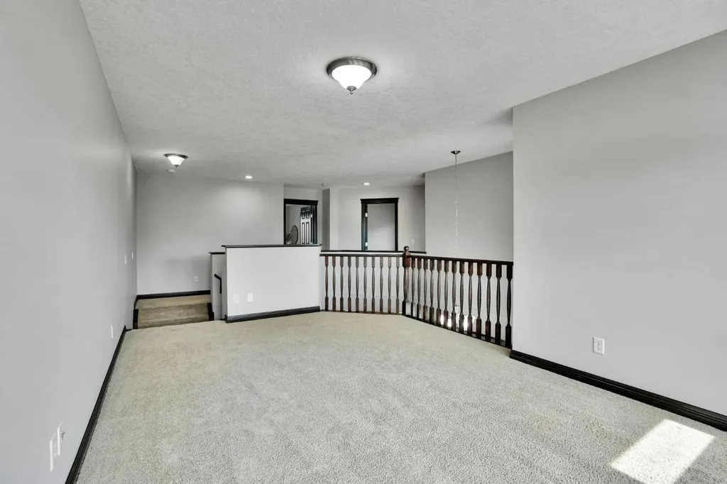 212 Everbrook Way SW Calgary AB T2Y 0E8
