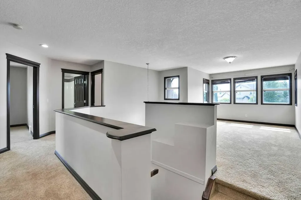 212 Everbrook Way SW Calgary AB T2Y 0E8