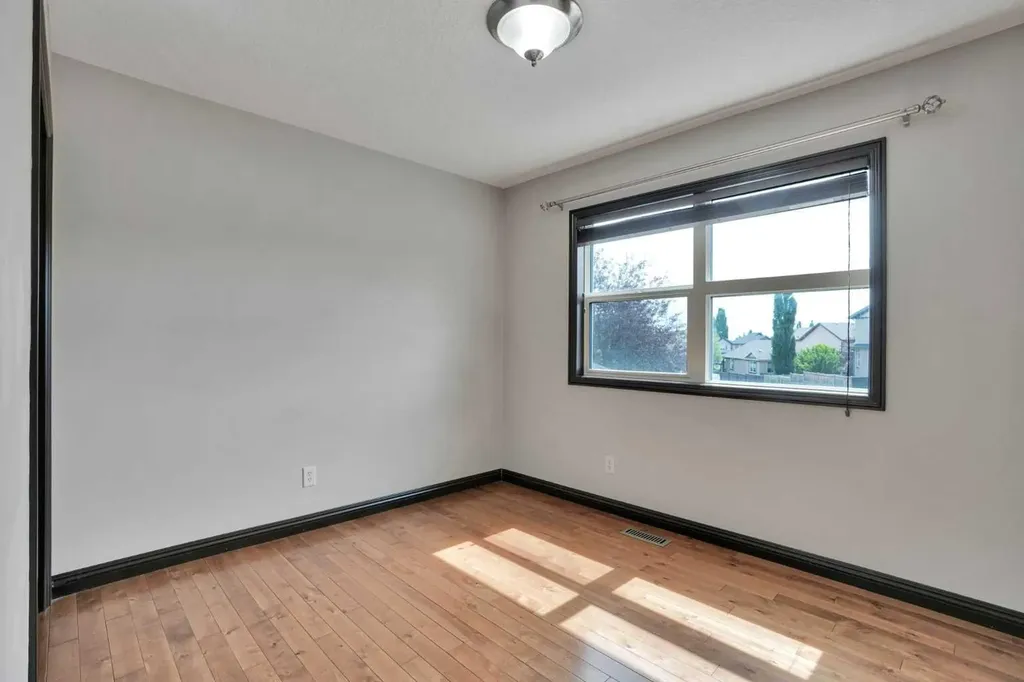 212 Everbrook Way SW Calgary AB T2Y 0E8