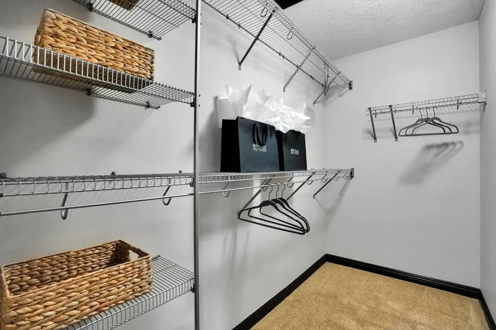 212 Everbrook Way SW Calgary AB T2Y 0E8