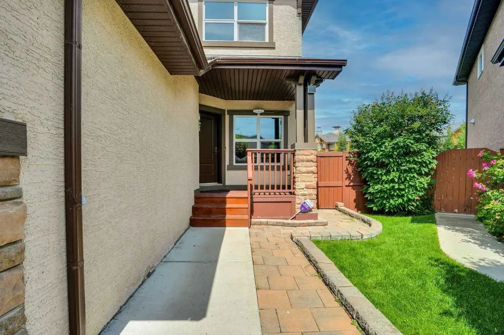 212 Everbrook Way SW Calgary AB T2Y 0E8
