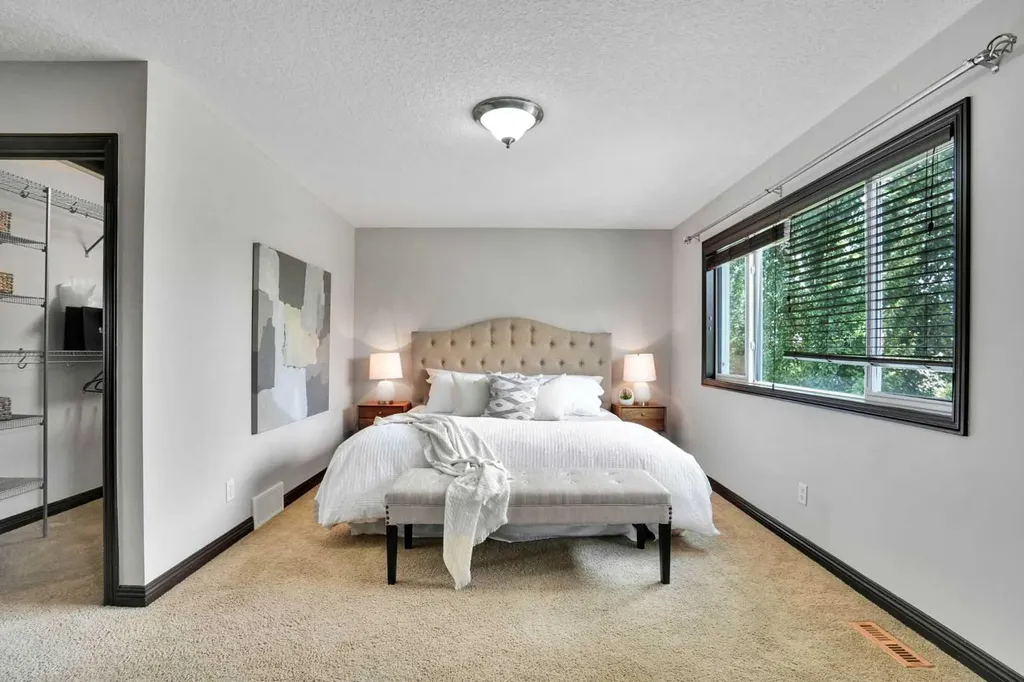 212 Everbrook Way SW Calgary AB T2Y 0E8