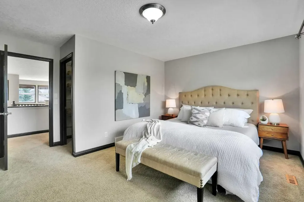 212 Everbrook Way SW Calgary AB T2Y 0E8