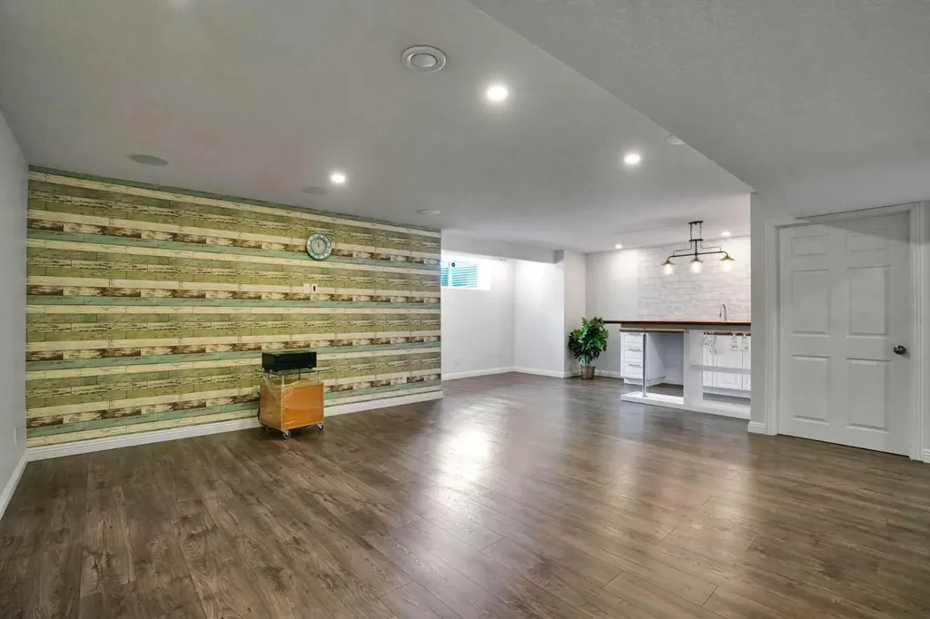 212 Everbrook Way SW Calgary AB T2Y 0E8