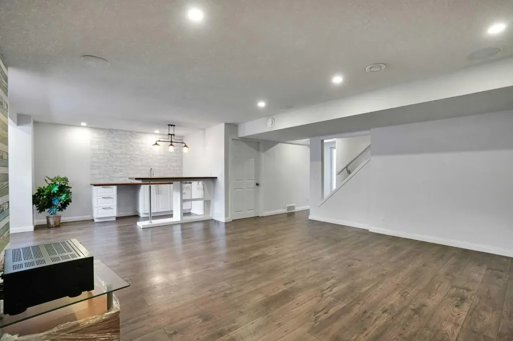 212 Everbrook Way SW Calgary AB T2Y 0E8
